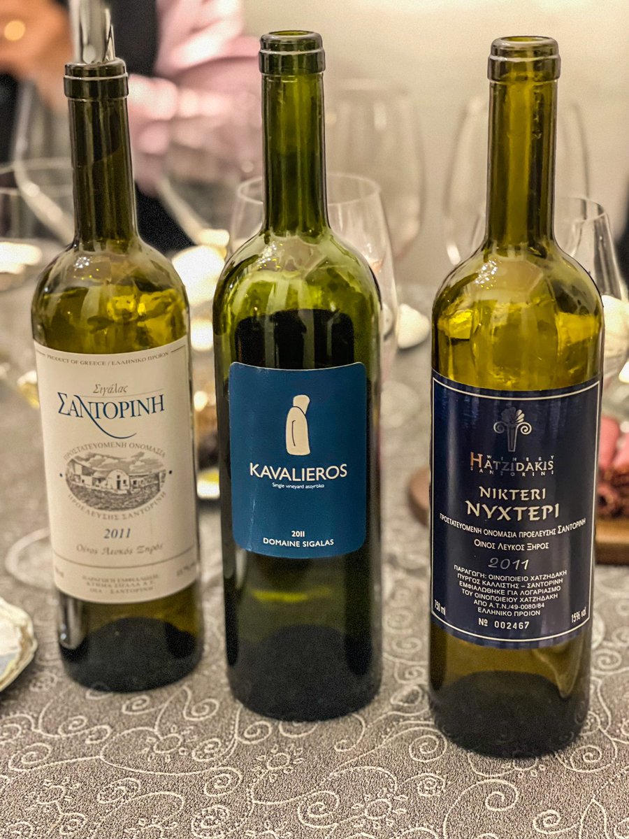 ykarakasisMW's tweet photo. Fantastic line up of 2011s Santorini. Stellar Kavalieros @DomaineSigalas 
#greekwine #greekwineexplained https://t.co/UV1eMrD8E1