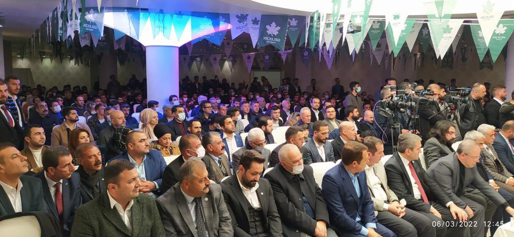 SelimTemurci's tweet photo. Diyarbakır’da esnaflarımızı dinledik. Keşke işittiklerimizi iktidar mensupları da duyabilseler!
Kayapınar ilçe kongremizi büyük bir coşkuyla gerçekleştirdik. İl başkanımız Aydın Altaç Bey’e ve ekibine teşekkür ediyor, seçim sürecinde başarılar diliyorum.
Diyarbakır’da Gelecek Var https://t.co/fcbwo017O0