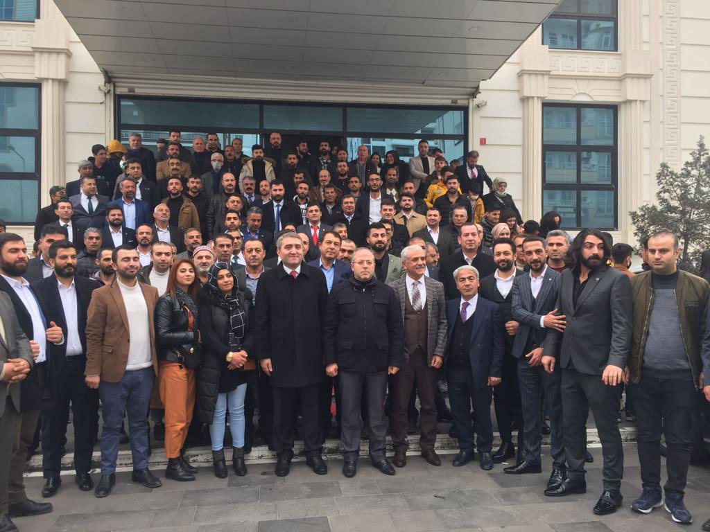 SelimTemurci's tweet photo. Diyarbakır’da esnaflarımızı dinledik. Keşke işittiklerimizi iktidar mensupları da duyabilseler!
Kayapınar ilçe kongremizi büyük bir coşkuyla gerçekleştirdik. İl başkanımız Aydın Altaç Bey’e ve ekibine teşekkür ediyor, seçim sürecinde başarılar diliyorum.
Diyarbakır’da Gelecek Var https://t.co/fcbwo017O0