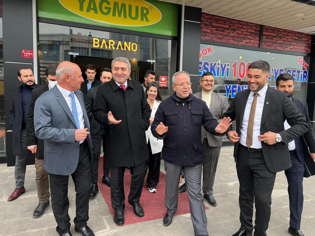 SelimTemurci's tweet photo. Diyarbakır’da esnaflarımızı dinledik. Keşke işittiklerimizi iktidar mensupları da duyabilseler!
Kayapınar ilçe kongremizi büyük bir coşkuyla gerçekleştirdik. İl başkanımız Aydın Altaç Bey’e ve ekibine teşekkür ediyor, seçim sürecinde başarılar diliyorum.
Diyarbakır’da Gelecek Var https://t.co/fcbwo017O0