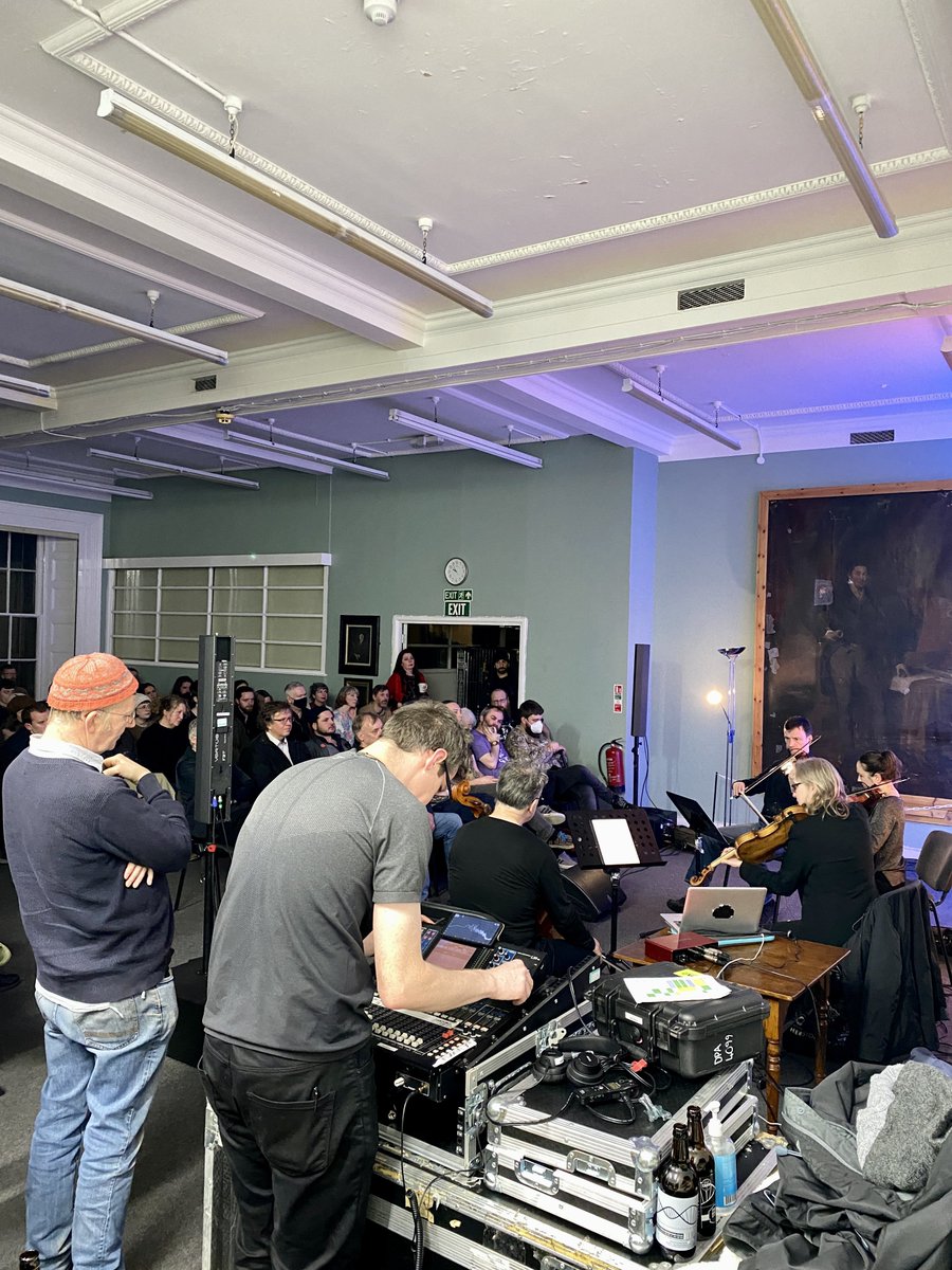 MariamRezaei's tweet image. In a packed and very blissed out #LectureRoom @litandphil 2/2