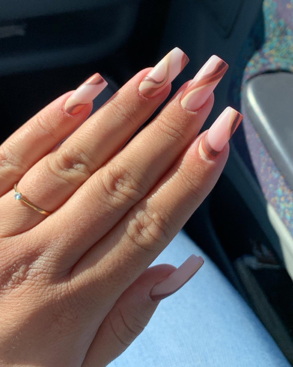 laudssv's tweet photo. Je vous montre mes nouveaux ongles parce que je suis fière de moi 🤞🏼🤎🥰 #byme https://t.co/Vknt6q8r3a