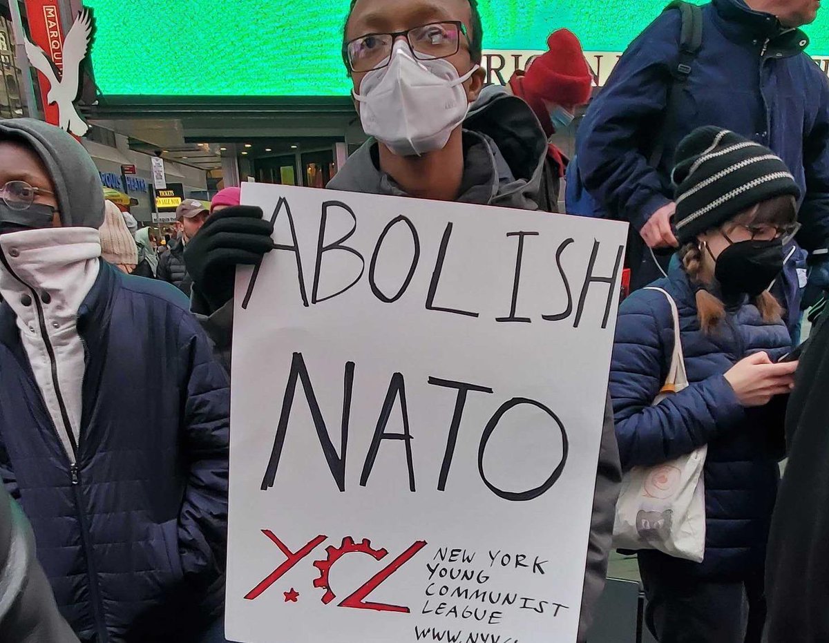 A few snaps of our comrades in Times square yesterday, where we stood with other anti-war groups to say NO to war in Ukraine, NO escalation in Russia, and NO to NATO aggression!

#NoWarWithRussia #abolishNATO