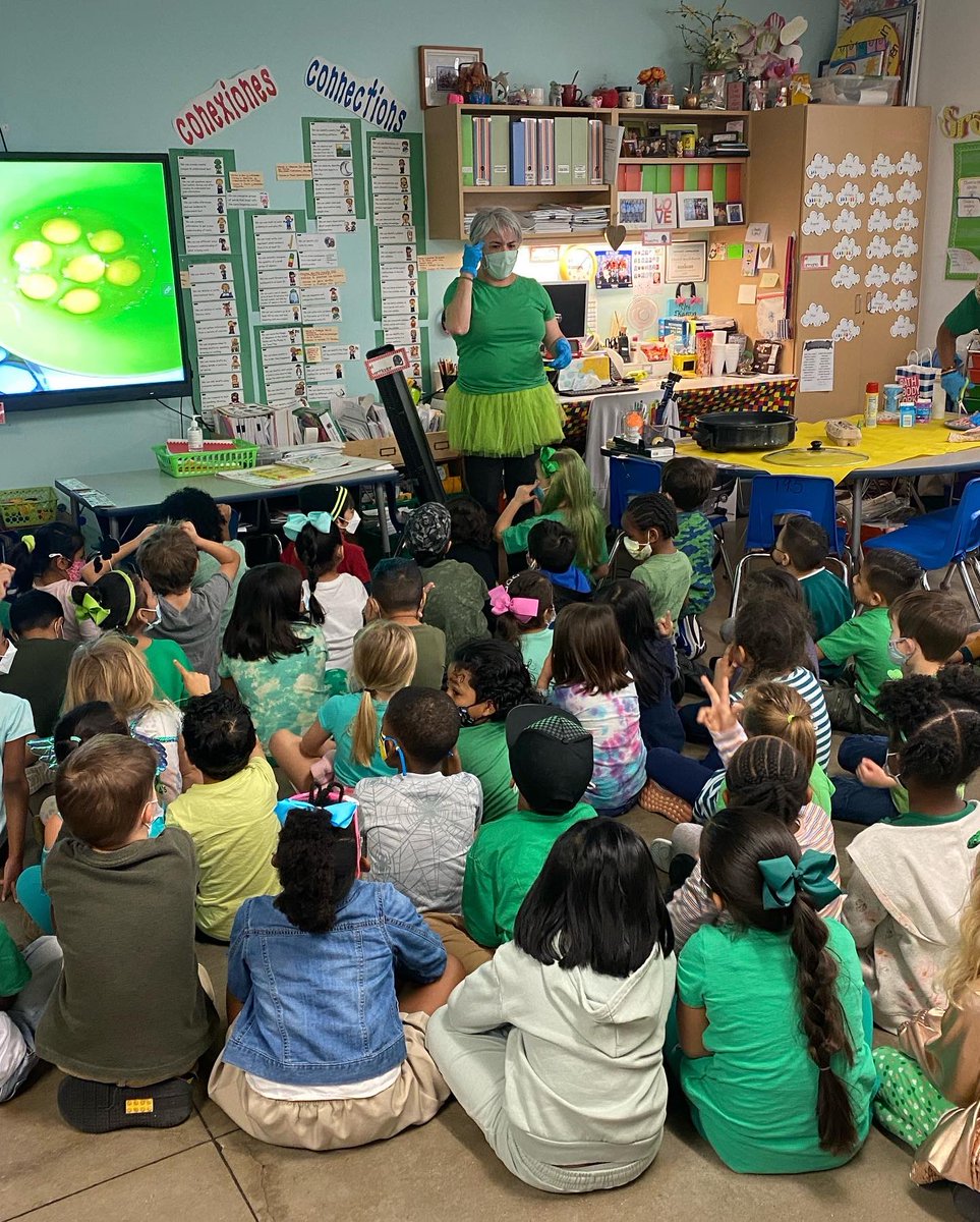 Each day this week, kindergarten celebrated Dr. Seuss; during science, they made green eggs and ham and discussed the changes seen in the eggs. @HoustonISD @ELEM1_HISD @SSaenzPhillips @berry_jessica4 @bizizzy12