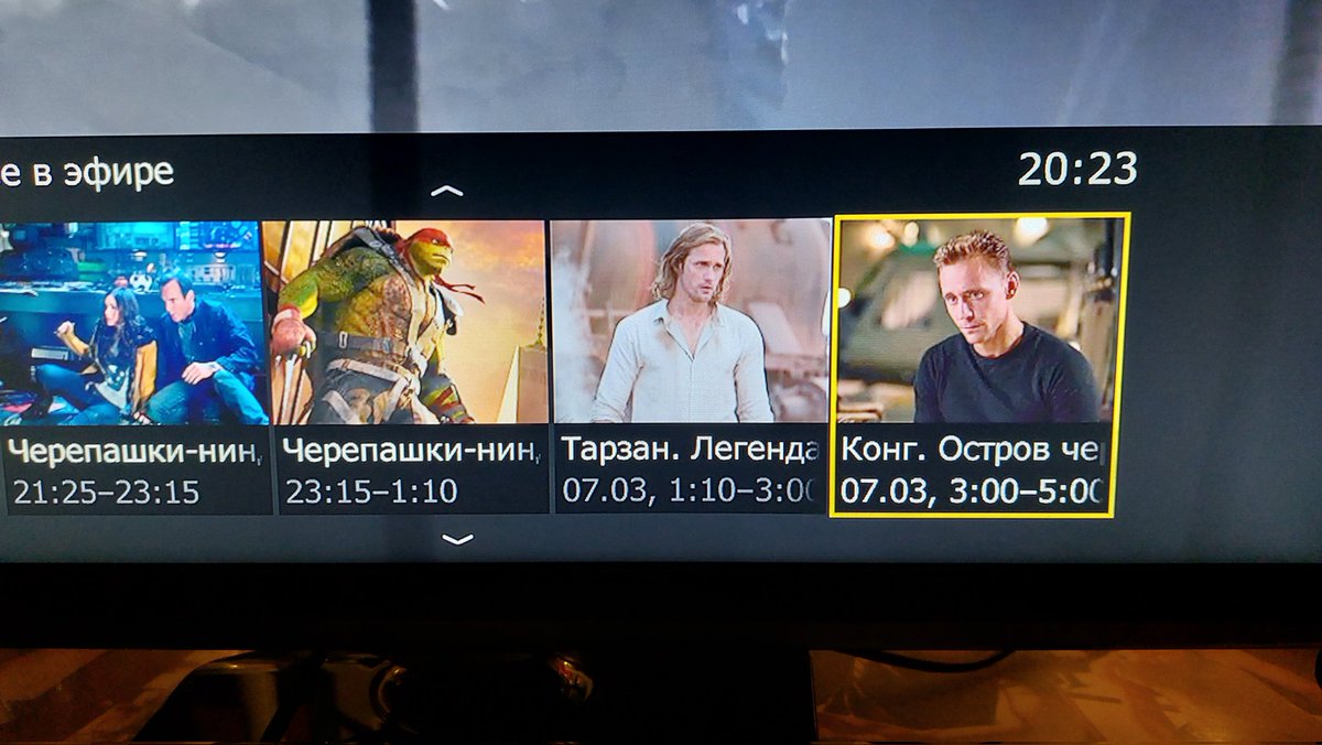 Daily_Fangrl's tweet photo. Правильный кадр для обложки фильма) На Багровый Пик тоже Хиддлстона ставят😏 https://t.co/iupRtJ1miI