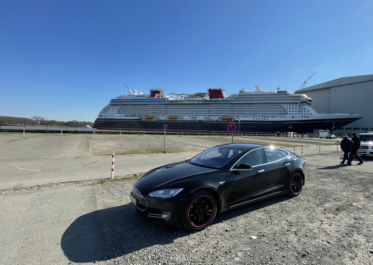 Disney Wish bei der Meyer Werft Papenburg und unser Tesla Model S