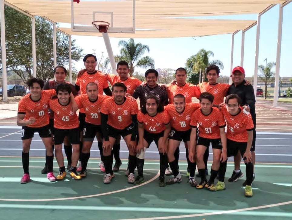 AnahuacOaxaca's tweet photo. ¡Nos vamos al regional! 
Nuestros leones en ⚽ consiguen su pase a la etapa regional de la #Universiada2022 
¡Muchas felicidades! 
#SomosLeones 
#SomosAnáhuac https://t.co/RwDJVh5oEu