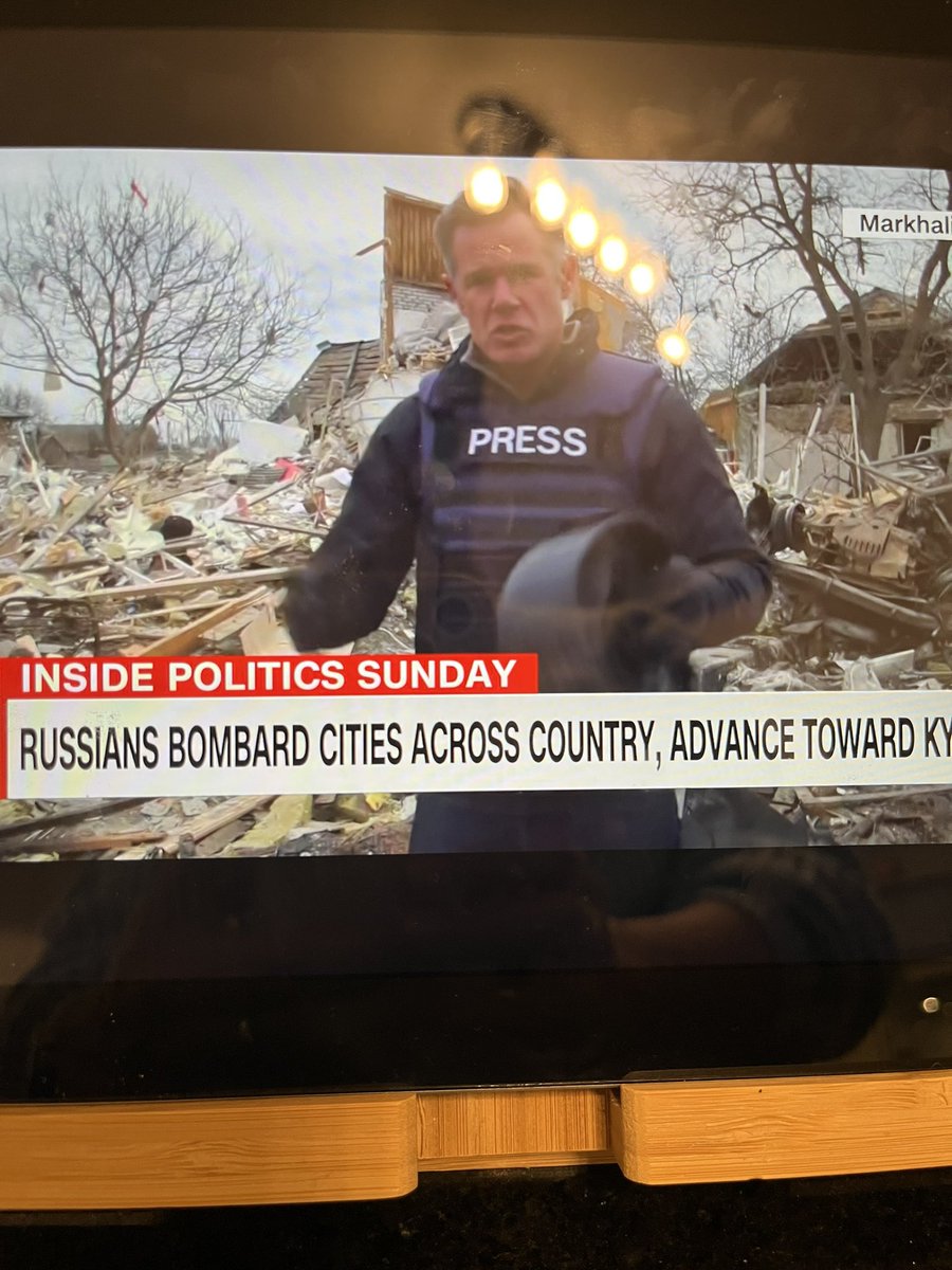 TLPrinceitisme's tweet photo. In that @CNN report where you see the house destroyed by a #RussianBombs behind this reporter was killed an entire family, in a nirmal neighborhood where in miles around they wontfind any military base: military personal, nothing! OBLY CIVILIANS where killed inkl a disabled girl https://t.co/obsMnTZOET