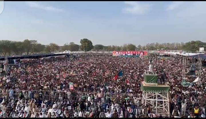 SherazTahir8's tweet photo. گیارہ پارٹیاں اور تمام بیرونی قوتیں ایک ہو کر جس شہزادے کا مقابلہ کر رہی ہیں الحمد للہ میں اس کپتان کا کھلاڑی ہوں
#Shukriya #Malse https://t.co/EZKJlM4X1K