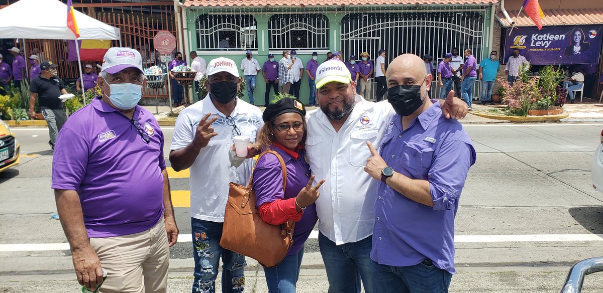 simons0622's tweet photo. San Miguelito, todos trabajando en unidad, pasando la pagina por el futuro de nuestro Partido, hoy con la visita del amigo @porfob estamos mas unidos que nunca. @panamenistas  #UnidosVolveremos https://t.co/MUdTA6dSC1
