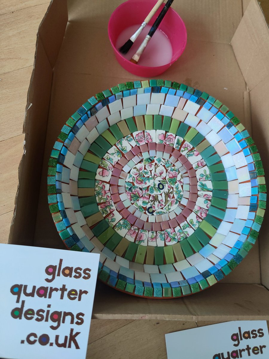jennbeams's tweet image. A fantastic afternoon of sticking with C (7) to put this fab mosaic kit together. What are you making, #crafttwitter (seriously, we need more ideas for make it together projects, we need a new series
@KirstieMAllsopp 

Oh, and anyone know how to grout?