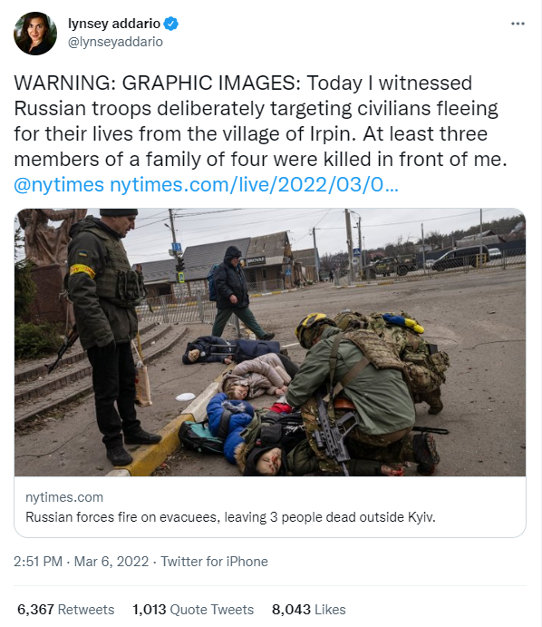 SimonHurtz's tweet photo. Zwischen diesen beiden Tweets liegen vier Minuten:
• In Kyiv beschießen russische Soldaten flüchtende Familien mit Mörsergranaten.
• In Wien nennt die russische Botschaft ein paar Farbspritzer einen "barbarischen Akt". https://t.co/fN1kdtnH3e