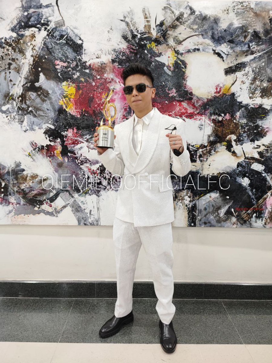 QIEMILIO's tweet photo. Alhamdulillah, alhamdulillah, alhamdulillah syukur atas rezeki malam ini. Tak pernah jangka kemenangan sebesar ini. Congrats bigboss @Haqiemrusli dan seluruh team #MIMPI yang merancang perjalanan persembahan malam ini sehingga akhir. Thank u so much ❤️

#haqiemrusli #AJL36 #MIMPI https://t.co/3aS6XIB2mg