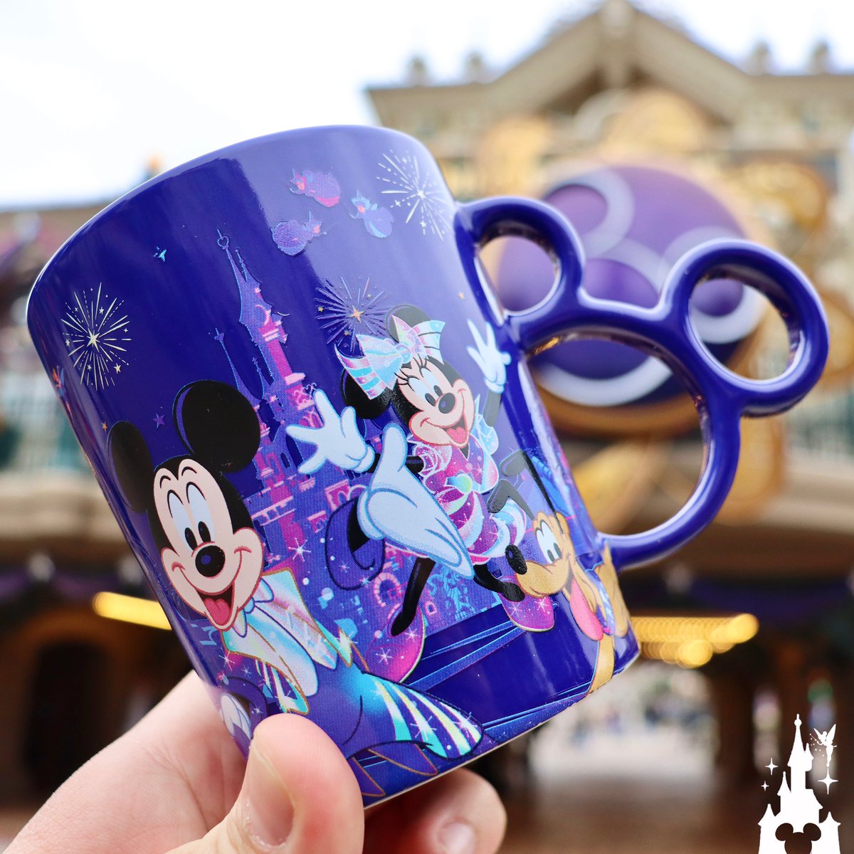 dlrpnc's tweet photo. [LIVE]

Some items from the 30th anniversary merch are available at Flora's Unique Boutique, the other collections will arrive gradually in the coming weeks. 🛍✨ 3️⃣0️⃣✨🏰
#disney #DisneylandParis
 #DisneyPlus #Disneyland https://t.co/QGNXHqvdYS