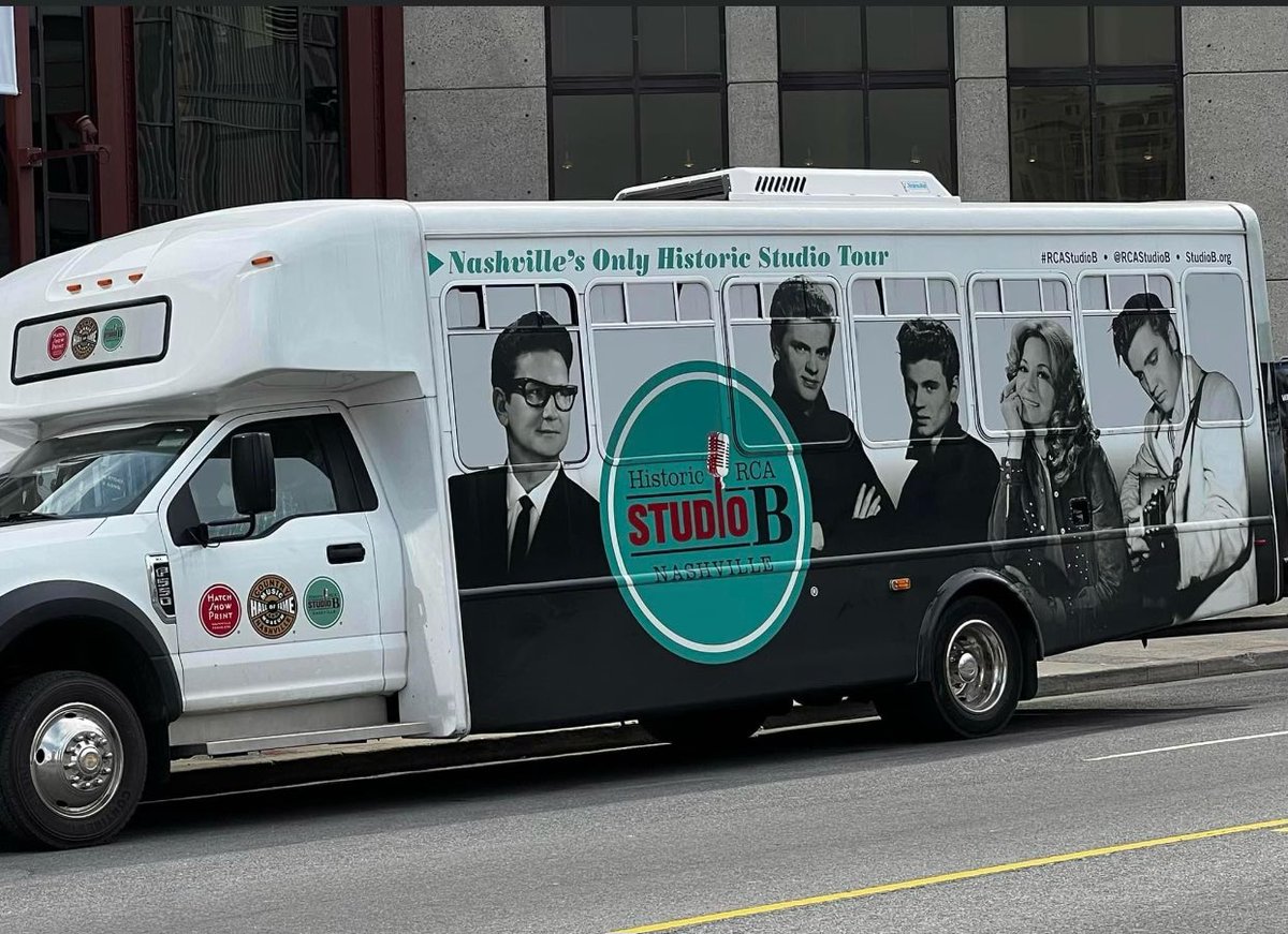 ROYORBISON's tweet photo. Here’s a great picture of the RCA Studio bus that takes you from the Country Music Hall of Fame to the RCA Studio museum in Nashville.
(Where Roy Orbison, The Everly Brothers, Elvis, Dolly Parton, Don Gibson and many more recorded all their hits) 

#rcastudio #royorbison #elvis https://t.co/jB0ZtHX00L