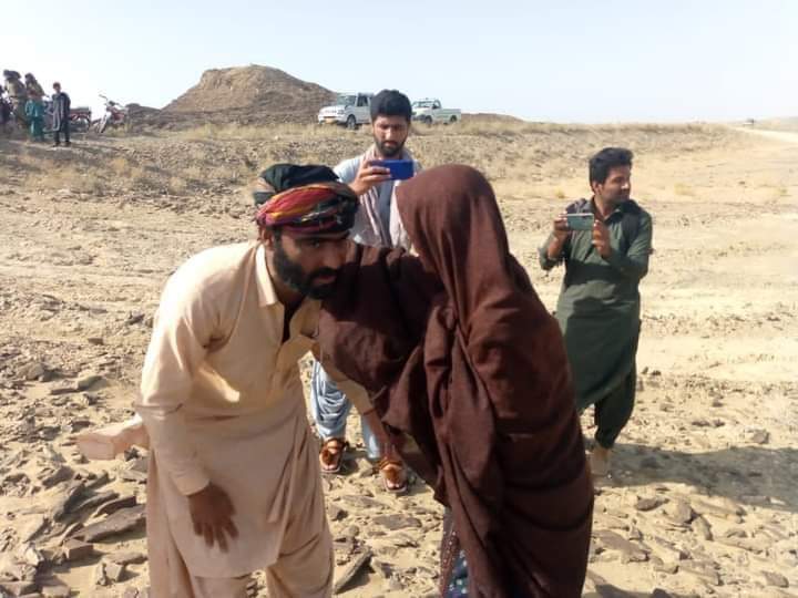 TariqGhafar's tweet photo. جس کے سر پر ماؤں کے ہاتھ ہو وہ اپنے منزل تک ضرور پہنچیگا
#گلزاردوست
#longmarch27thfeb 
#missingperson 
#Quett_Balochistan https://t.co/l2EyHFmmkU