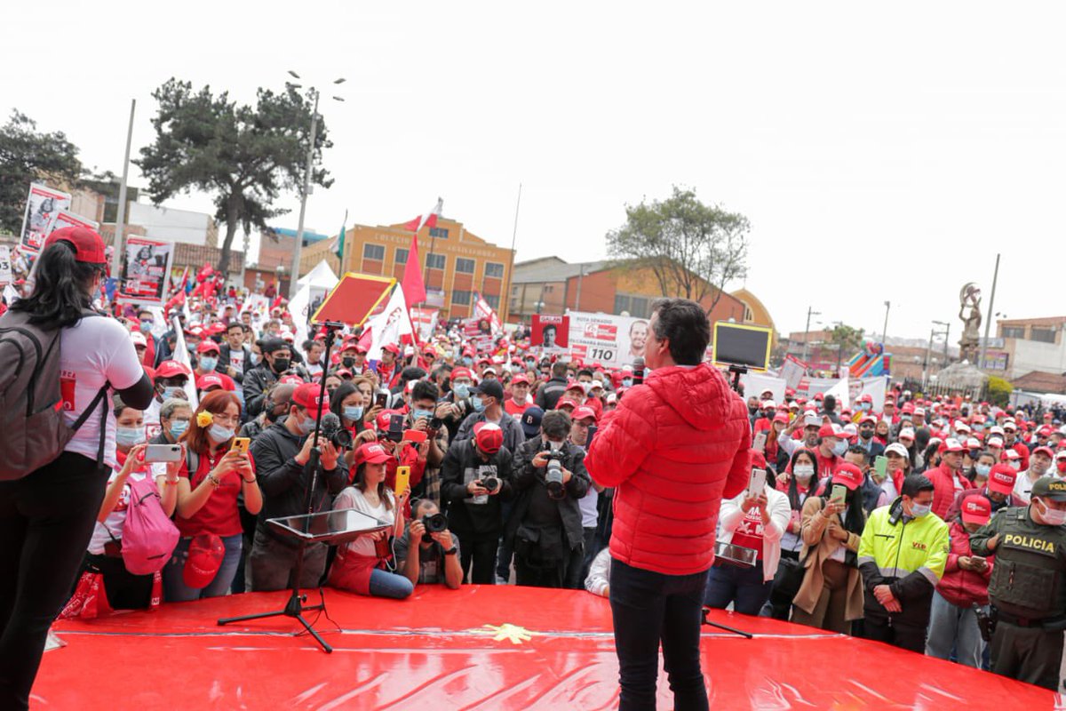 juanmanuelgalan's tweet photo. Le prometí a mi padre, pero antes que nada a mí mismo, que dedicaría mi vida a luchar por las banderas por las que mi padre dio la vida.

Convocamos a los militantes  de todos los partidos porque debemos derrotar a las mafias. Nuestro país está por encima de los partidos. https://t.co/S3HP8XvGEg