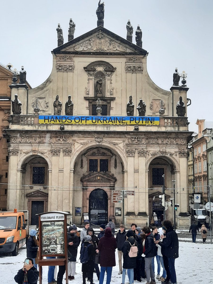 CaputRegni's tweet photo. Yesterday there was snowing in #Prague and many sights have banners to express #solidarity with #Ukraine️ #StopWarInUkraine #StayWithUkraine ✌ https://t.co/aUC5K1o98T