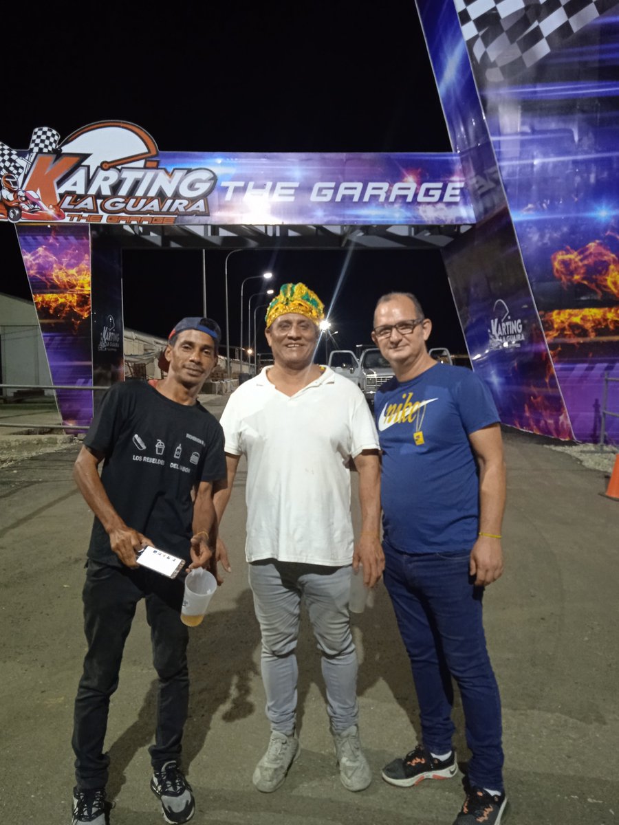 agasesores's tweet image. definitivamente #maduronoesvenezuela es un #palurdo