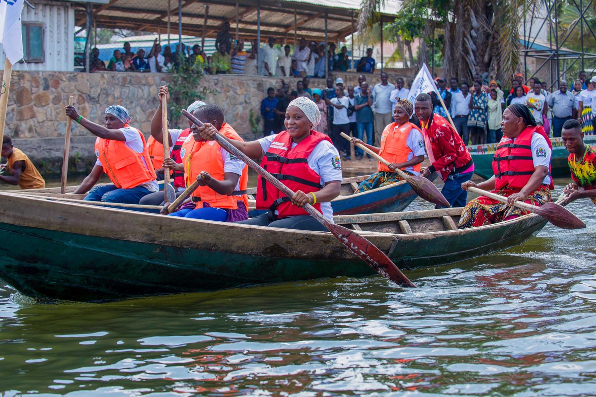 EditrudithLuka1's tweet photo. Tanzania Launches an Action   Oriented Celebrations of #IYAFA2022 in a style. 18 Women boat racers organized in 6 teams of three  racera each competed for prizes that were handled to winners by the Director of Fisheries. @EditrudithLuka1 @ICSF1 @FAO_Inland_Fish https://t.co/FMOCXchRcX