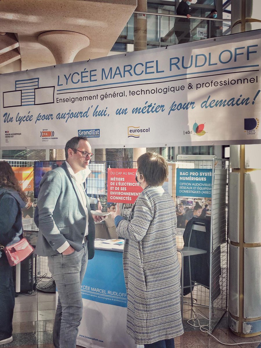 MBAndre67's tweet photo. Les Portes Ouvertes du #LyceeRudloff ont tenu toutes leurs promesses: une belle affluence, de la curiosité, des échanges et une valorisation de la polyvalence de notre établissement. Bravo aux équipes, aux élèves et à nos Alumni! A l'année prochaine! @acstrasbourg @OlivierFaron https://t.co/wst2qlu848