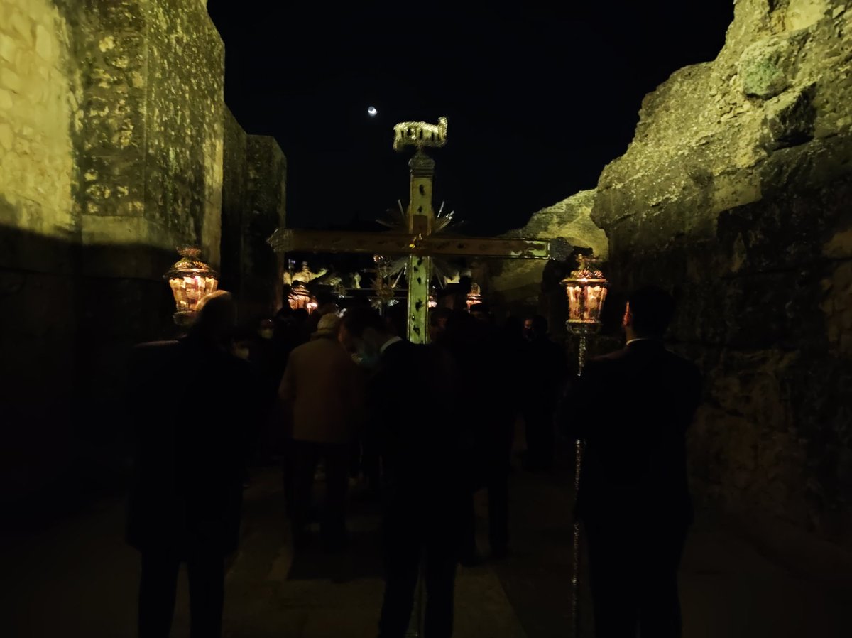 hdadjesusalgaba's tweet photo. presidido por la imagen de Nuestro Padre Jesús Nazareno de la  Hermandad del Santísimo Sacramento y Cofradía de Nuestro Padre Jesús Nazareno, Nuestra Señora del Rosario Coronada y Divina Pastora de las Almas de Santiponce. https://t.co/pUDNWl8or2