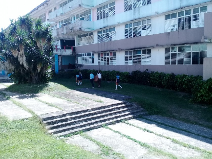 IPVCECamaguey's tweet photo. Ya de vuelta #45GeneralisimoIPVCE para comenzar el curso 2020-21. Hoy recibimos a los estudiantes internos, especialmente al nuevo ingreso. Mañana día 7 a las 8:00 am el ACTO DE INICIO. ¡Felicidades MILES y ÉXITOS! #SomosContinuidad #CubaEduca #EducadoresCamagueyanos #CubaMined https://t.co/EkJUa61a5L