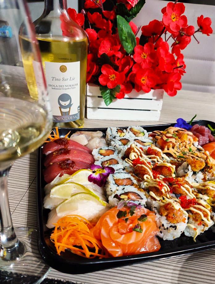 moraememo's tweet photo. The alluring and complex aromas of #TinoSurLie pairs divinely with sushi 🍣 Have you ever tried this pairing? #MoraeMemo #vermentino #sardegna https://t.co/vzz5RMQX4w