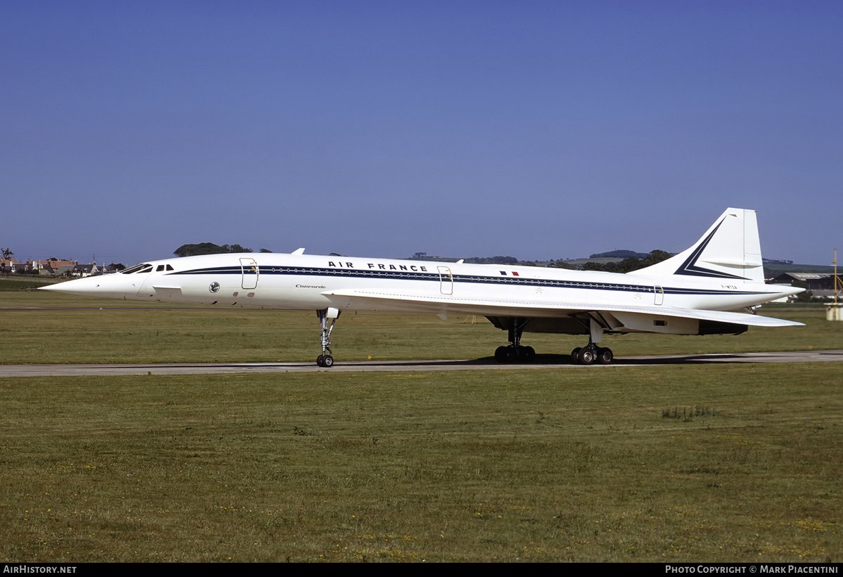 AviationMarlene's tweet photo. For me, the most beautiful livery of the Concorde was the first version made for Air France in the early 70s 😍 https://t.co/fhc71NKeWA