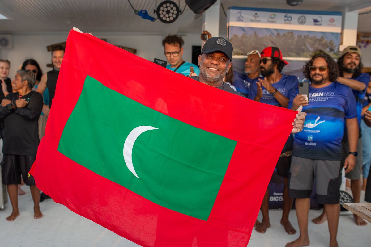 Together with a bunch of crazies who never missed a moment to have fun, this guy, (also crazy) <a href="/ShafrazNaeem/">🇲🇻  Shaff  🇨🇭</a> kept his word and spent 50hrs underwater. 
What a journey this has been…