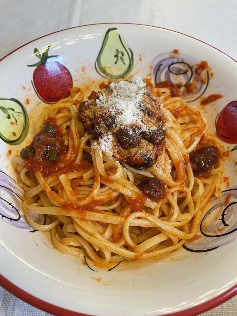ThruTheBridle's tweet photo. Linguini Putanesca tonight… the bride said it was delicioso!
#sundaypasta https://t.co/0JOHyFBKZe