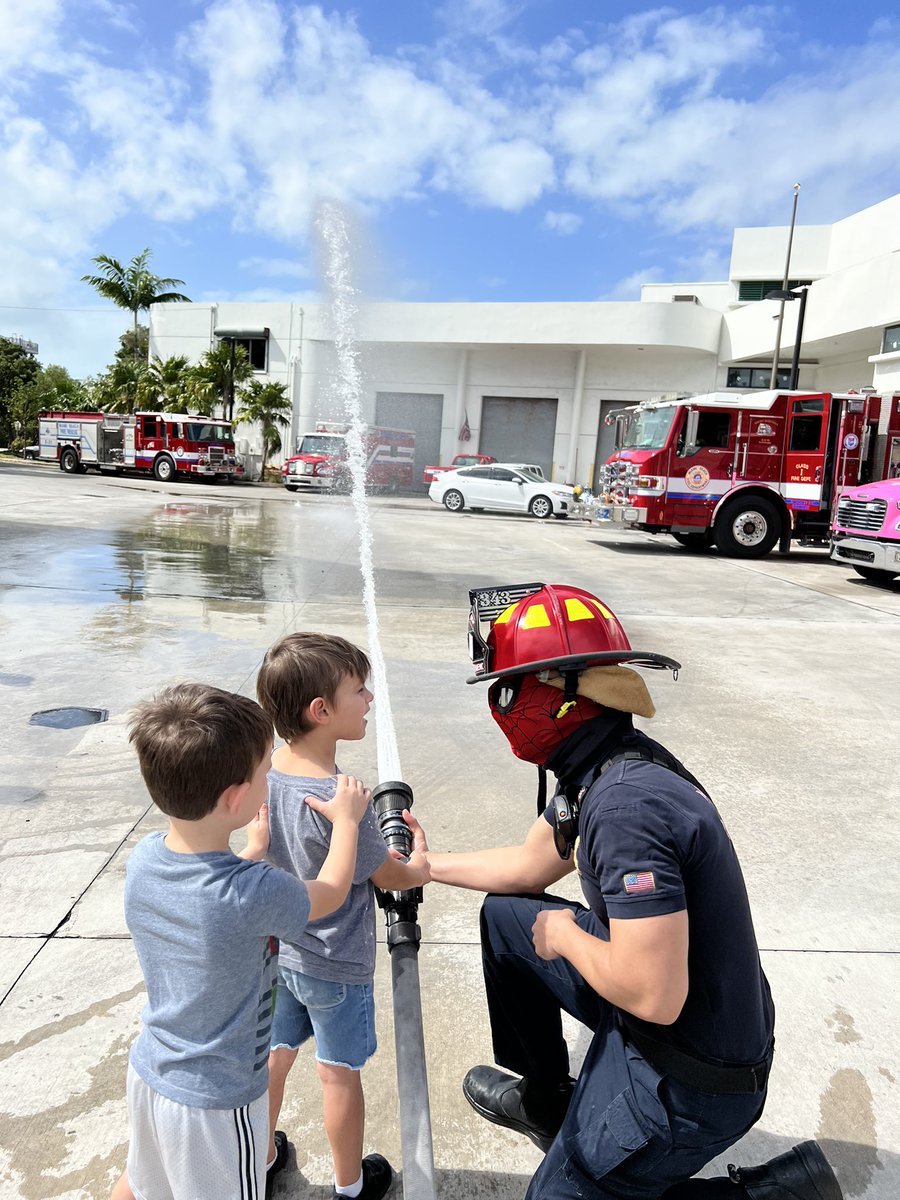 MiamiBeachFire's tweet photo. Making time for the little citizens of Miami Beach. #YourMBFD https://t.co/t8eNUyG5CP