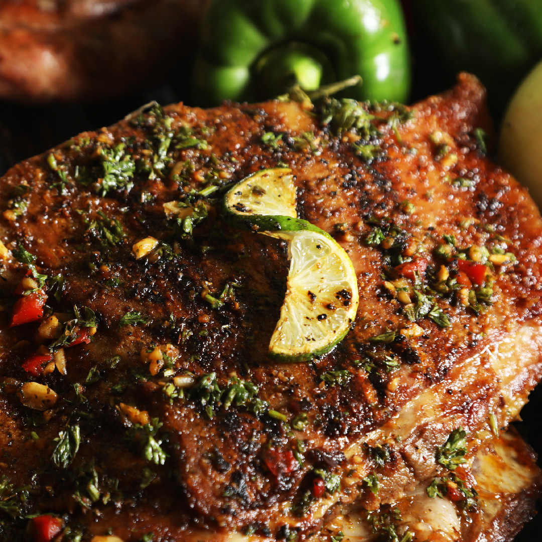 theknifeus's tweet photo. ¡Come tu carne asada al carbón!

En The Knife nuestros parrilleros preparan cada corte, bajo nuestra técnica tradicional del asado al carbón, con el mejor estilo argentino.

#meatlover #amantedelacarne #meencantacomer #theknifeexperience #parrillaargentina #argentiniangrill https://t.co/Kbmgz8Ped3