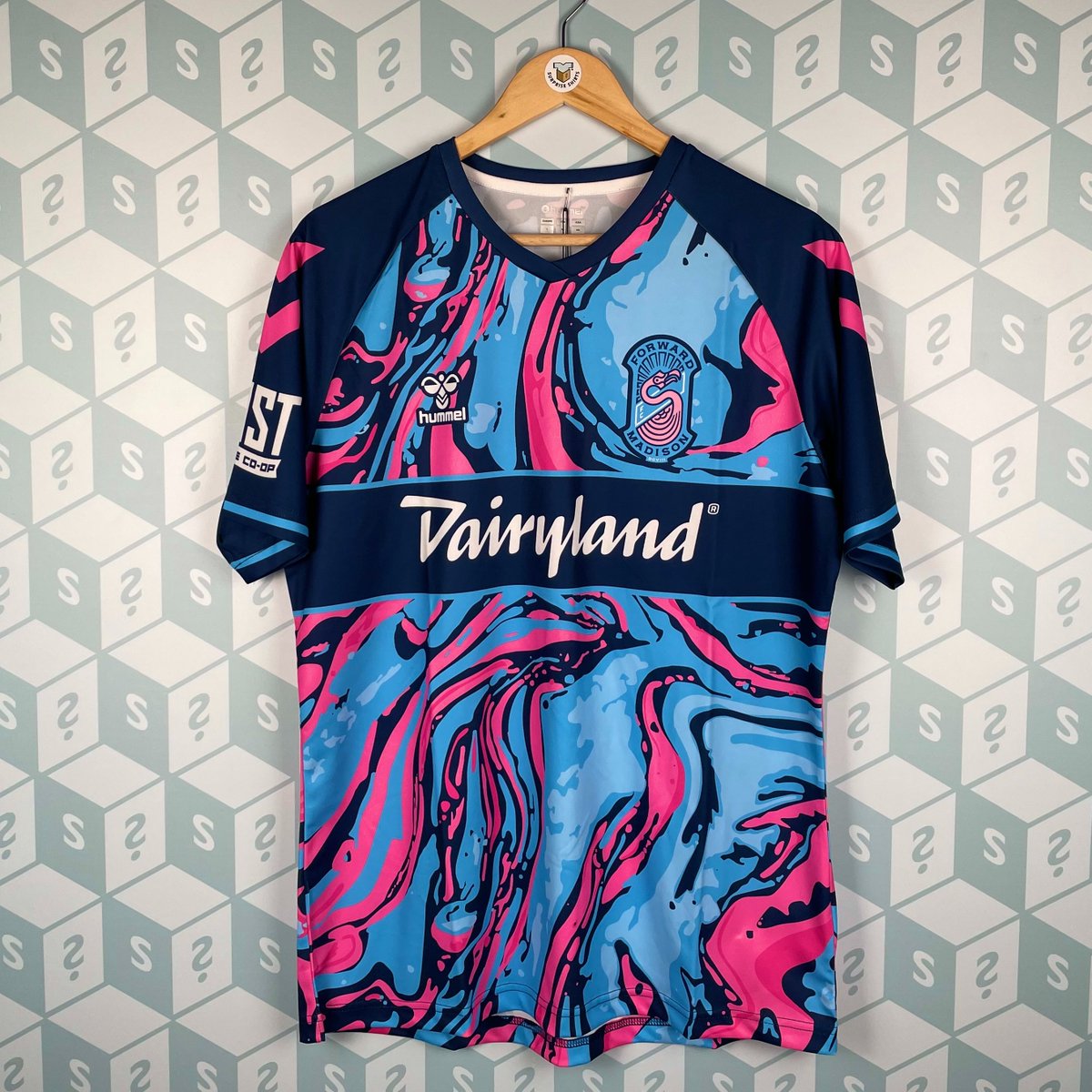 If Dele Alli gets ON THE PITCH for Everton against his old club Spurs tonight, we'll giveaway a surpriseshirts.co.uk Mystery Box! 🏴󠁧󠁢󠁥󠁮󠁧󠁿🔵

👇 How to enter
♻️ Retweet
✅ Follow Us

That's it! Good luck 🍀