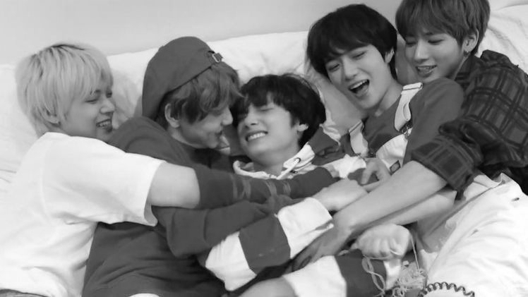 soobinarche's tweet photo. bighit really said music and artists for healing https://t.co/5cPaT4rkNP