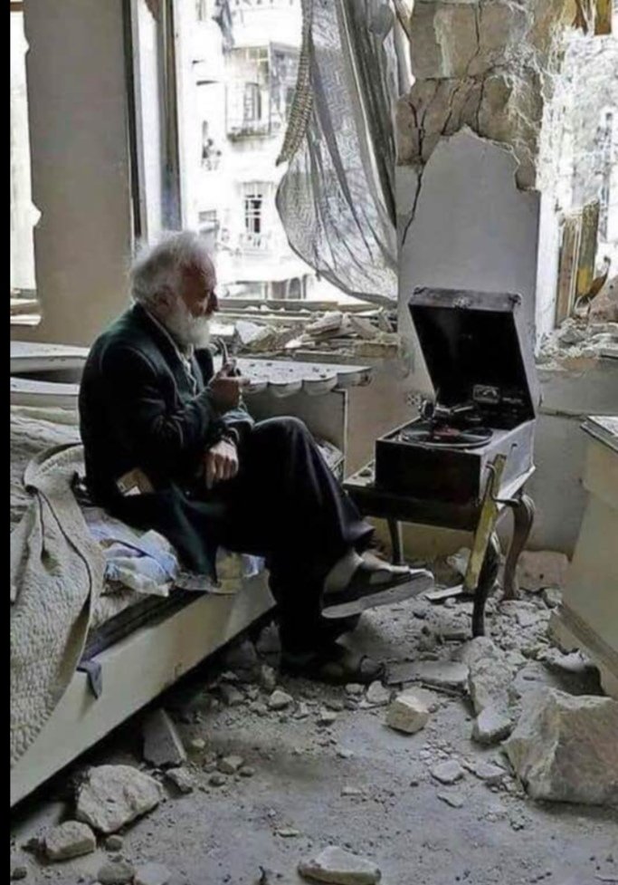 S_mmadeira's tweet photo. Ukraine, Syria, Yemen, Afghanistan, it's indifferent. War is war. My prayers will always be on the side of those who lost everything without having a choice. Having more empathy would be an achievement for humanity 🙏#Ukraine️ #UkraineRussianWar #StopPutinNOW https://t.co/YWgJVJCNEI