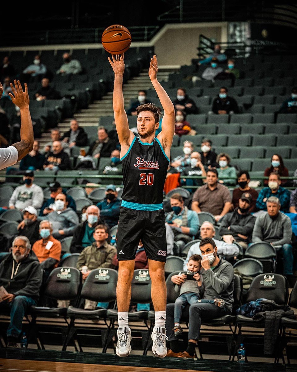 UIC_MBB's tweet photo. Happy Birthday @jamie_ahale ‼️ https://t.co/G6YuCE7fra