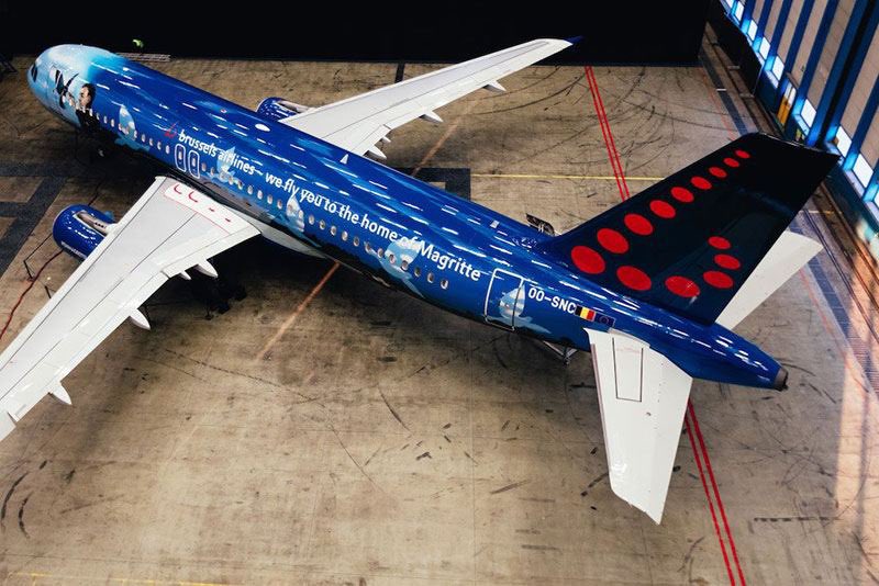 wicho's tweet photo. No ha sido en el #SNMagritte pero he empezado «Algo nuevo en los cielos» de @aberron en otro A320 ;) https://t.co/wSdxgZ2YwA