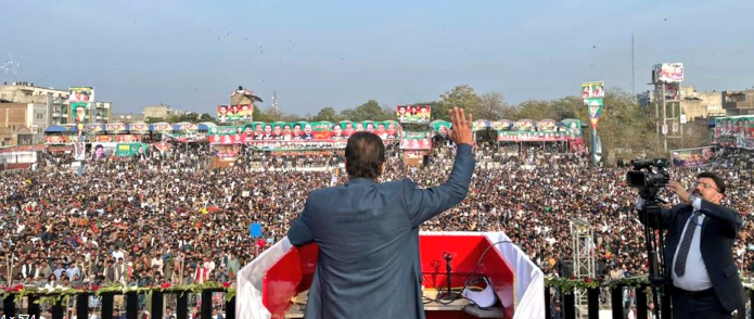 salam_khan111's tweet photo. This is the new Pakistan.
Where the people of this country trust their leader, @ImranKhanPTI because he cares about his people. 
He is making the welfare state.
#EhsaasPrograme
#SehatInsafCard
#KamyabJawanProgram
And the most important the independent foreign policy. https://t.co/nimIjNQu98