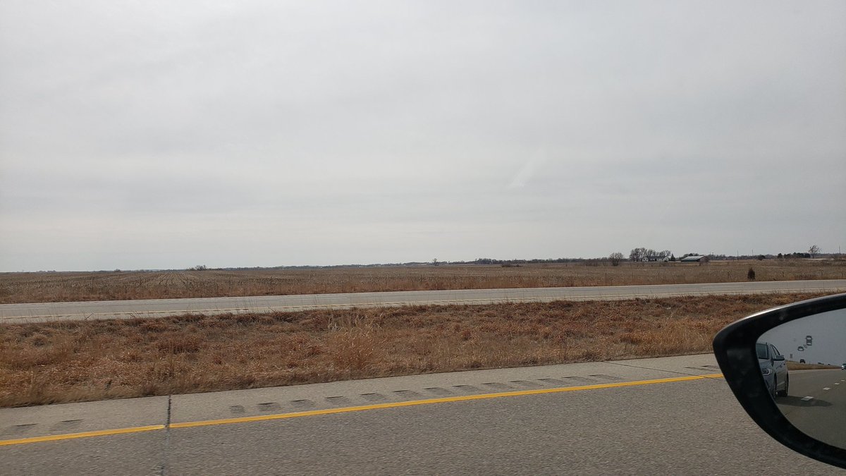 Miheyu's tweet photo. Who wants to play a game? I'm on a road trip for work. See if you can guess if the picture is of Kansas or Colorado https://t.co/alK7NY2fcI