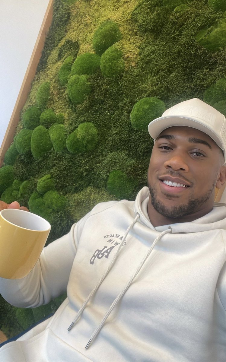 anthonyjoshua's tweet photo. Rosie lee on a Sunday ☕️🫖 https://t.co/FHevrPsIyH