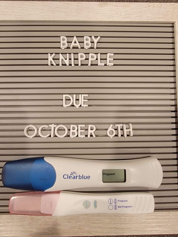 CuteLilButt0n's tweet photo. WE HAVE BEEN KEEPING A SECRET! BABY KNIPPLE COMING SOON! https://t.co/Ttnz6ZZqyz