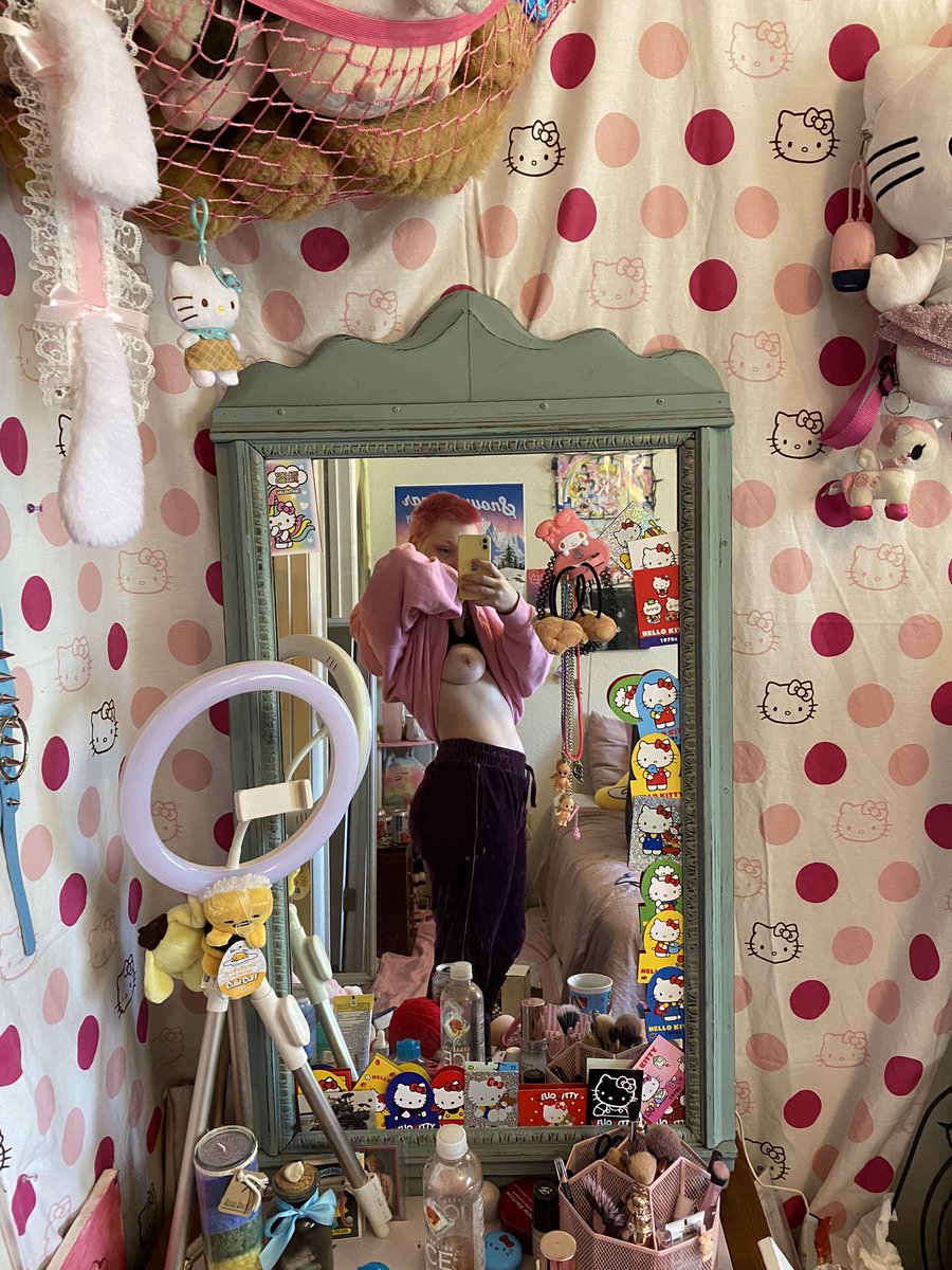 feralpup2k's tweet photo. As you can see Iβm adorable and obsessed with hello kitty #nsfwtwt #18plus_ #ddlgbaby #accountant #ContentCreator https://t.co/4QldIpXdlW