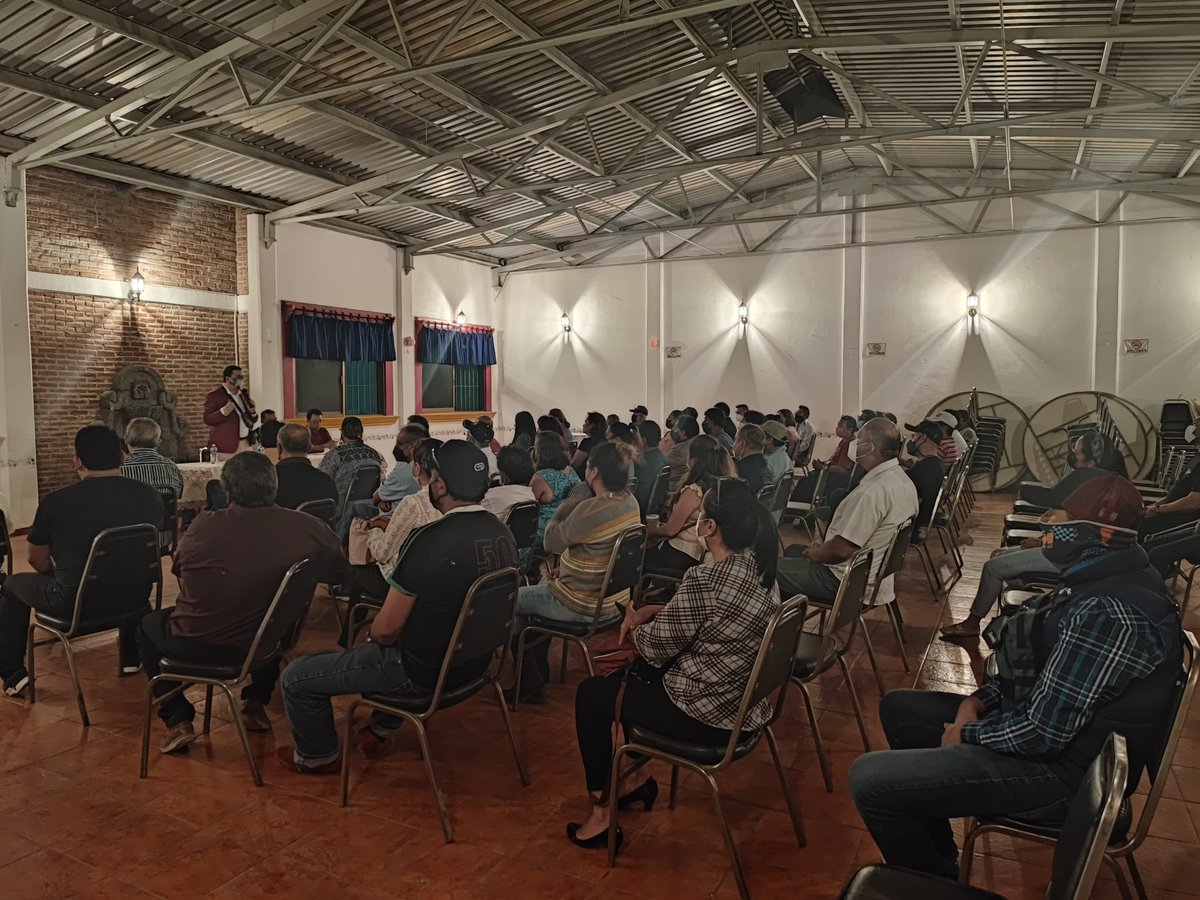 Neto_Prieto's tweet photo. Tuvimos reunión de trabajo en #Salamanca.

Nos preparamos para lo que viene 😉, para que siga la transformación y la defensa de nuestra #SoberaníaEléctrica.

#morena #LaEsperanzaDeGuanajuato #4T

#QueSi #QueSí #QueSiga #YaSabesQuien https://t.co/URNb0yOx4F