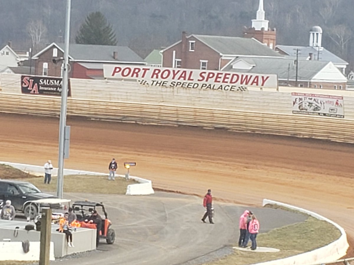 pa410sprinter's tweet photo. @PortRoyalSpdway All is right in the world again.   Her with my race partner,  dirt in the face, ethanol in the air. https://t.co/4wgGrfDSlA