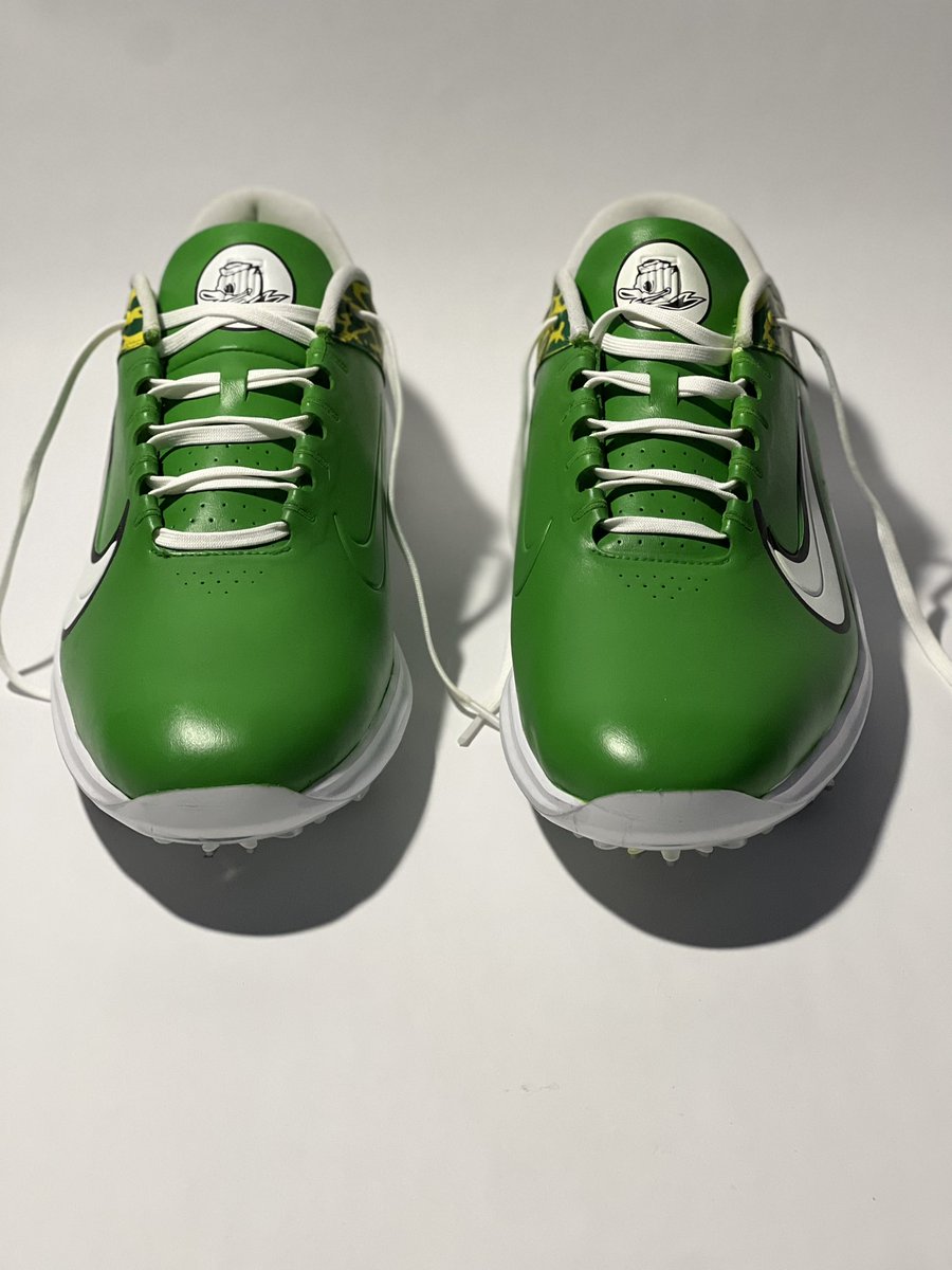 Sneakerfreeak23's tweet photo. RT if you think the duck golf team should wear these
#Custom21Tx #NikeGolf #Handpainted #GoDucks #Oregon #Autzen #SneakerNews #ComplexSneakers #NiceKicks https://t.co/KNCJAcyRLq