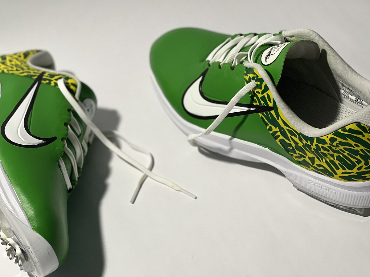 Sneakerfreeak23's tweet photo. RT if you think the duck golf team should wear these
#Custom21Tx #NikeGolf #Handpainted #GoDucks #Oregon #Autzen #SneakerNews #ComplexSneakers #NiceKicks https://t.co/KNCJAcyRLq
