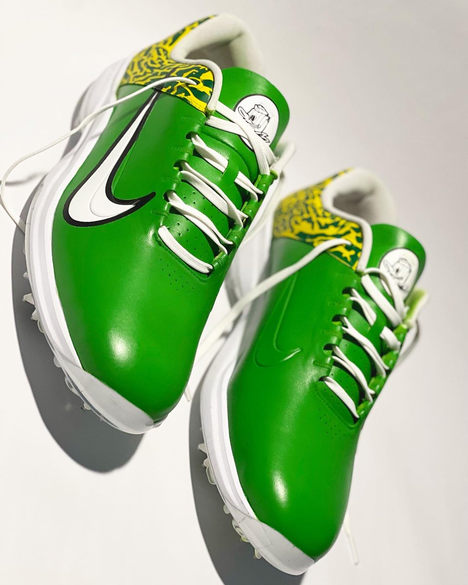 Sneakerfreeak23's tweet photo. RT if you think the duck golf team should wear these
#Custom21Tx #NikeGolf #Handpainted #GoDucks #Oregon #Autzen #SneakerNews #ComplexSneakers #NiceKicks https://t.co/KNCJAcyRLq