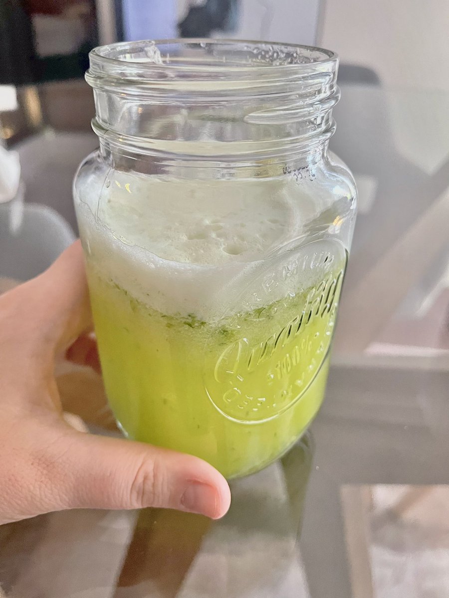 LetyTestas's tweet photo. Piña con Perejil sabor a 🥚🥚🍳 https://t.co/zRo92vWfCH