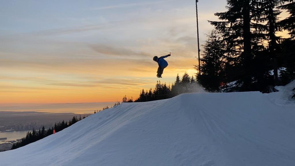 SeanLowrie's tweet photo. He needs an airbag #toppeakgrousemountain2022 https://t.co/3lExIHcDKX